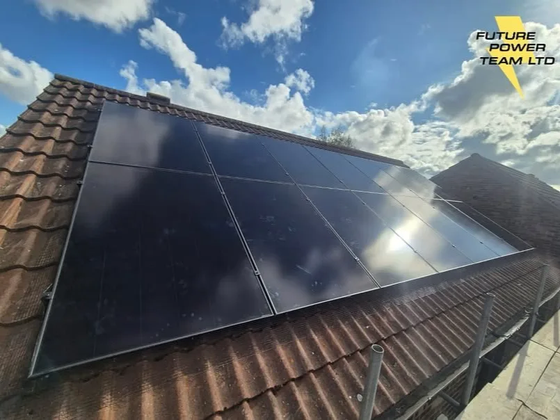JinkoSolar full-black PV install in Sheffield